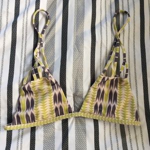 Acacia arrows santorini top